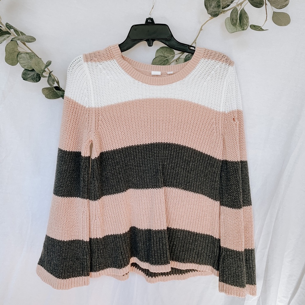 Gap flowy sweater. Size SMALL